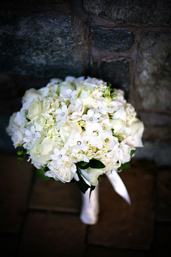 white hydrangea, white roses, white freesia, white stephanotis, Kristen Gardner Photography