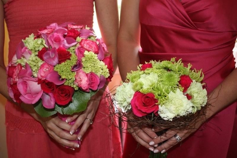 green button Mums,  hot pink Roses, green Carnations, green Spider Mums, angel vine, hydrangea, calla lilies