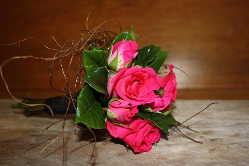 raspberry roses, spray roses, angel vine