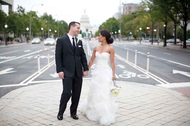 newseum, white callas, contemporary wedding flowers