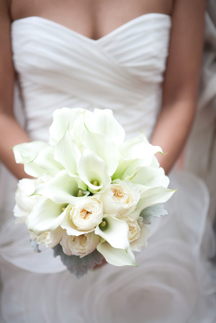 newseum, white callas, contemporary wedding flowers