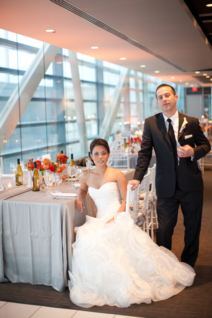 newseum, white callas, contemporary wedding flowers