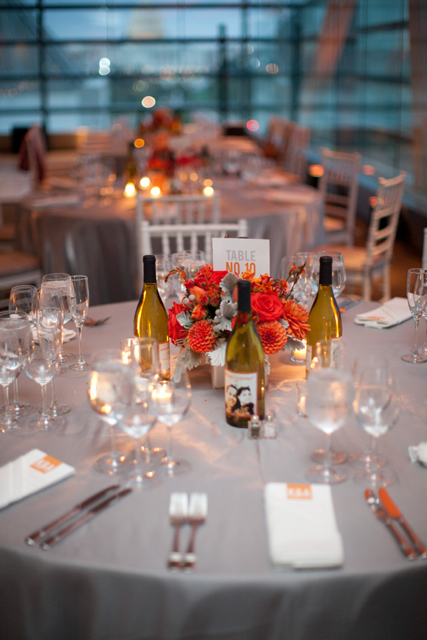 newseum, white callas, contemporary wedding flowers