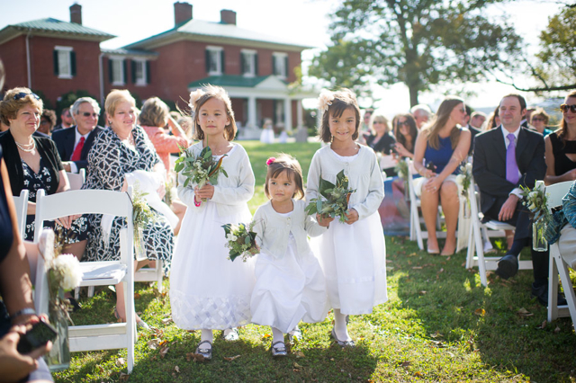 white wedding flowers, rustic wedding flowers, holly heider chapple flowers, marriott ranch