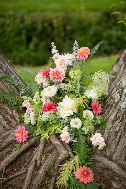 floral design on a tree, wedding flowers on a tree