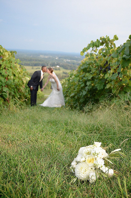 event designer holly chapple flowers, florist for bluemont vineyard