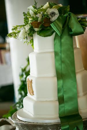 wedding cake with green midori satin ribbon callista designs chapel designer